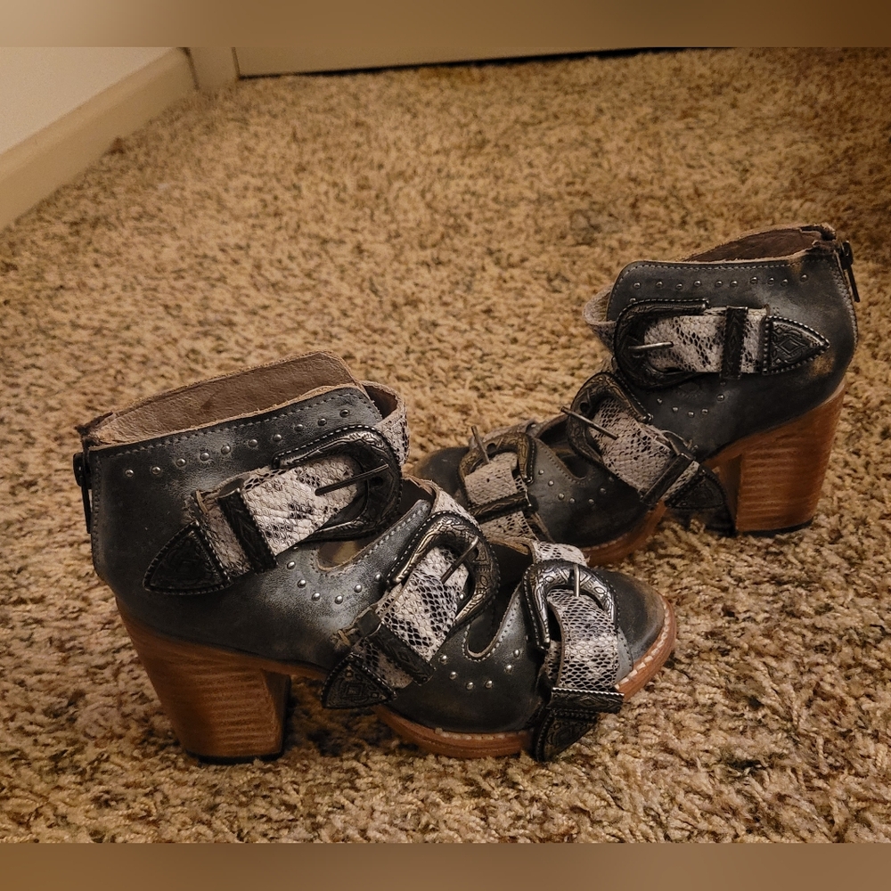 Freebird By Steven Violet Rustic Leather Heeled Sandals Womens Size 6